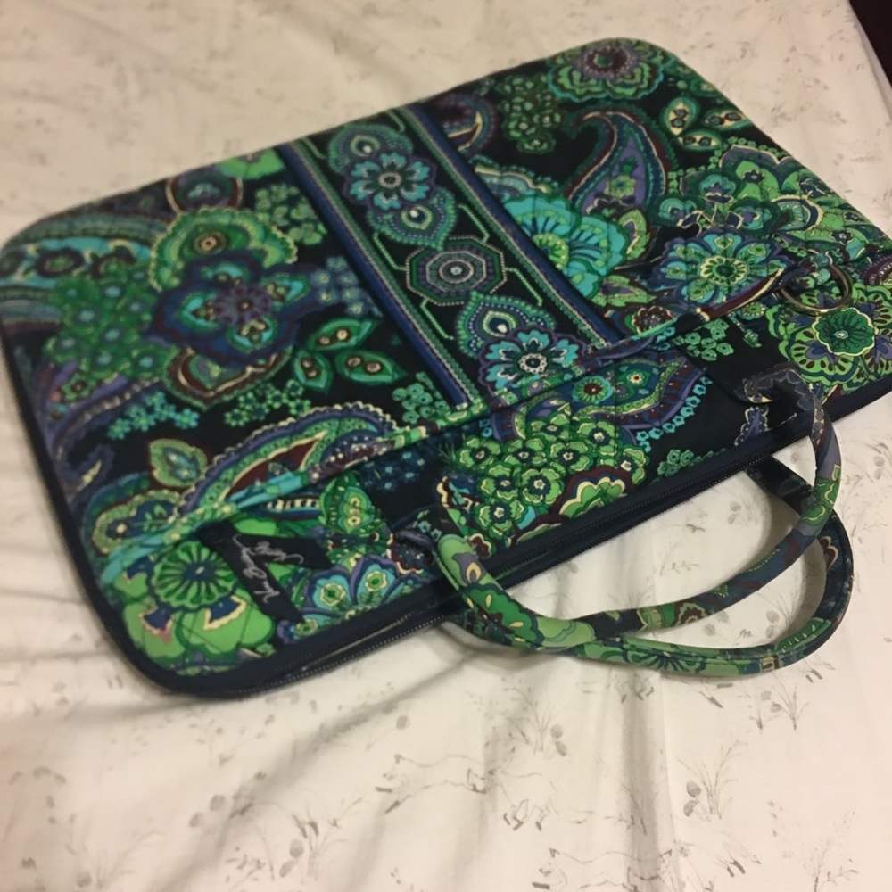 Adorable Vera Bradley Hard Laptop Case Quilted